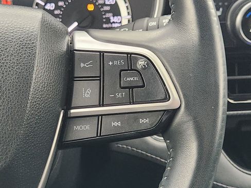 Used 2023 Toyota Highlander XSE FWD image 32