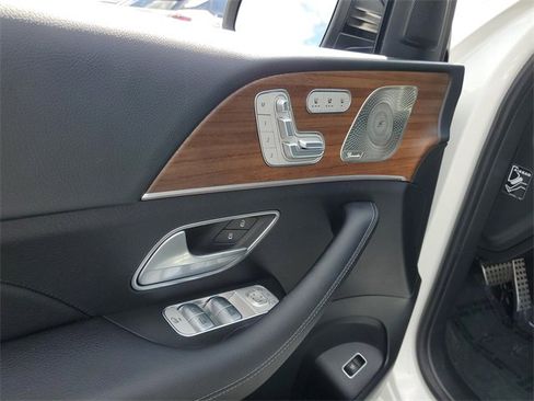 Used 2025 Mercedes-Benz GLS 450 4MATIC image 13