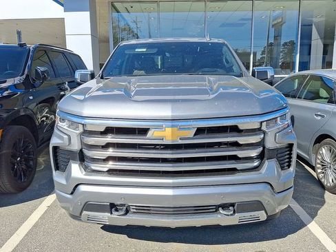 Used 2025 Chevrolet Silverado 1500 High Country w/ Technology Package image 2