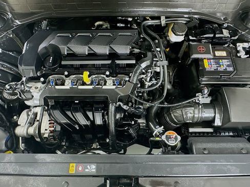 Used 2025 Hyundai Venue SEL image 30