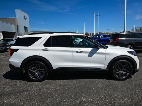 Used 2025 Ford Explorer ST AWD/4WD image 3