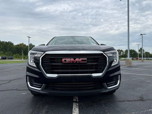 Used 2022 GMC Terrain SLE FWD image 2