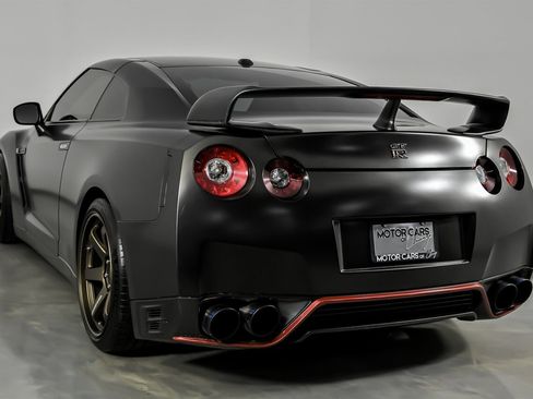 Used 2012 Nissan GT-R Premium image 10