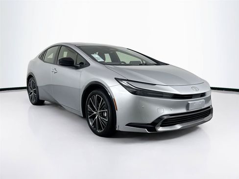 Certified 2025 Toyota Prius XLE FWD image 10