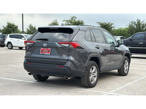 Used 2025 Toyota RAV4 XLE AWD/4WD image 4