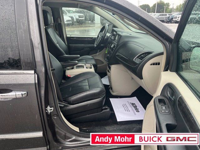Used 2016 Chrysler Town & Country Touring w/ Driver Convenience Group FWD image 46