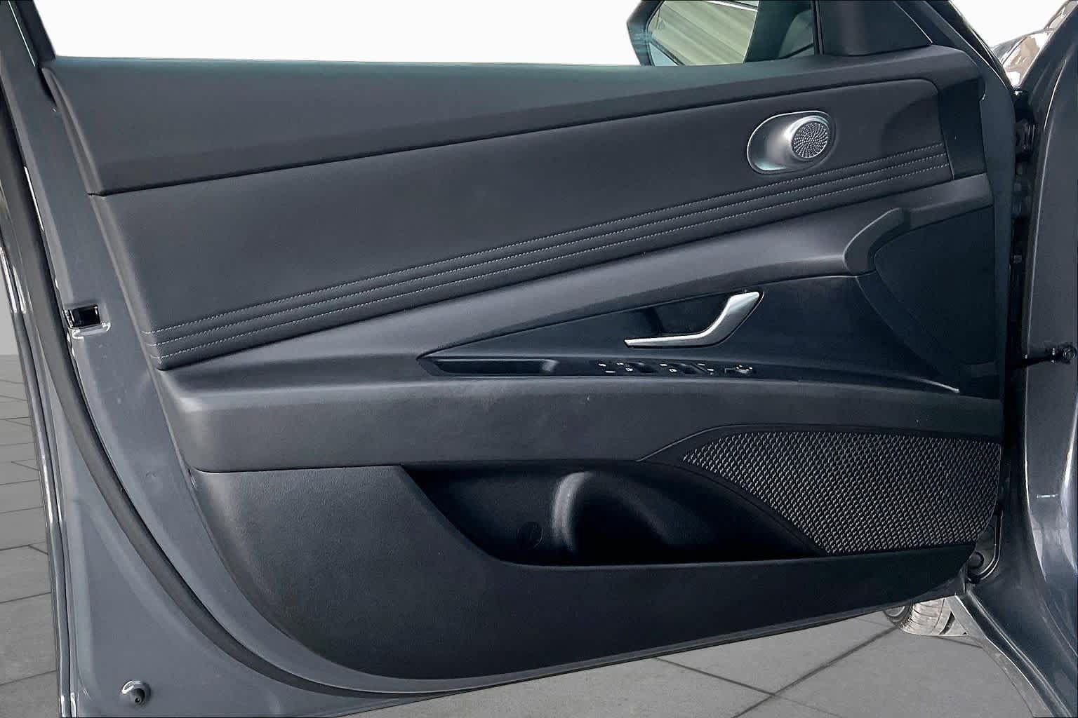 Certified 2025 Hyundai Elantra SEL FWD image 22