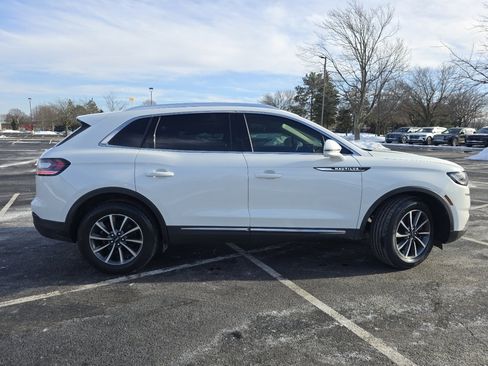 Used 2022 Lincoln Nautilus FWD image 16