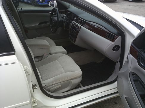 Used 2008 Chevrolet Impala LT image 14