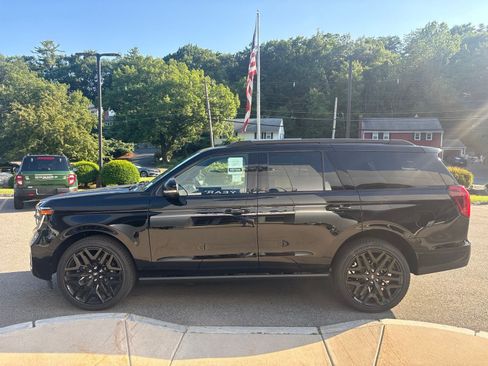 New 2026 Ford Expedition Platinum w/ Stealth Performance Package AWD/4WD image 6