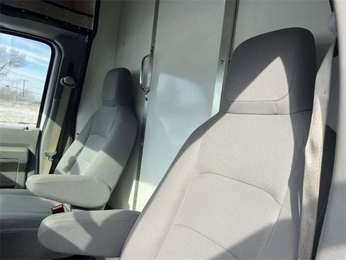 Used 2019 Ford E-350 and Econoline 350 Super Duty w/ Power Windows & Locks Group image 13