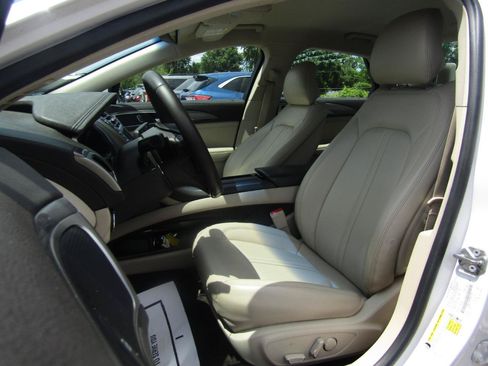 Used 2017 Lincoln MKZ Premiere FWD image 12