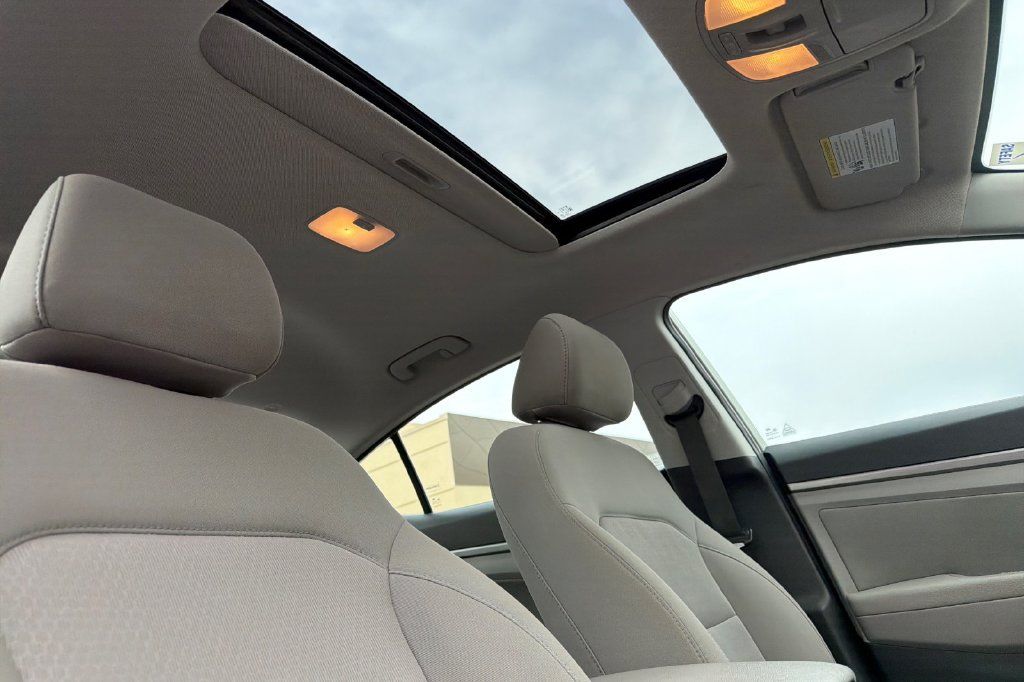 Used 2018 Hyundai Elantra Value Edition FWD image 13