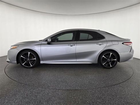 Used 2020 Toyota Camry XSE image 27