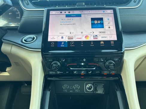 Certified 2023 Jeep Grand Cherokee Limited RWD image 16