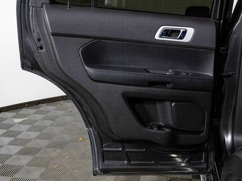 Used 2015 Ford Explorer XLT w/ Equipment Group 202B image 23