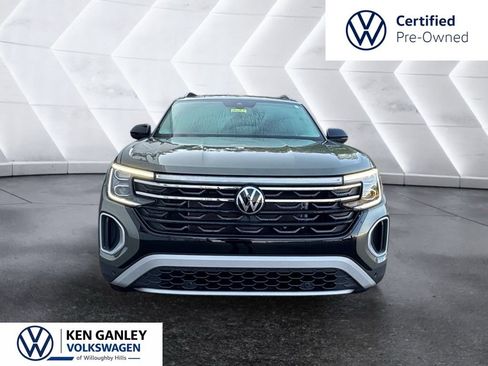 Used 2024 Volkswagen Atlas Peak Edition SE AWD/4WD image 2