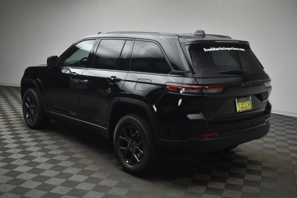 New 2027 Jeep Grand Cherokee Laredo X AWD/4WD image 12