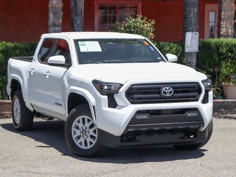 Used 2024 Toyota Tacoma SR5 RWD image 2