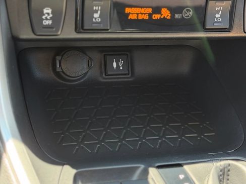 Used 2019 Toyota RAV4 XLE w/ Convenience Package AWD/4WD image 19