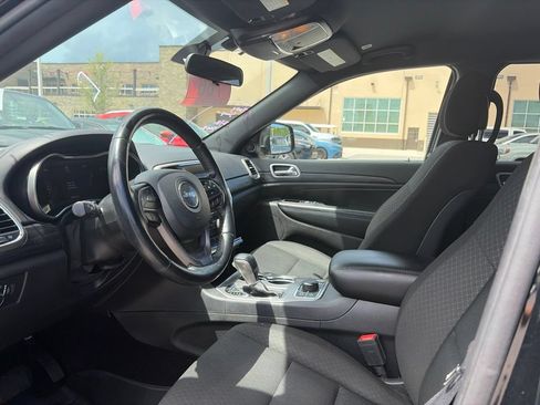 Used 2021 Jeep Grand Cherokee Laredo AWD/4WD image 6