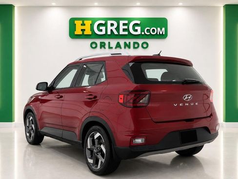 Used 2024 Hyundai Venue Limited FWD image 2