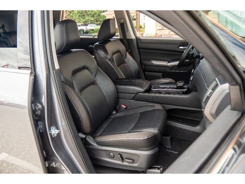Used 2023 Nissan Pathfinder SL w/ Black Appearance Package AWD/4WD image 14
