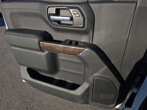 Used 2022 GMC Sierra 1500 SLE w/ X31 Off-Road Package image 23