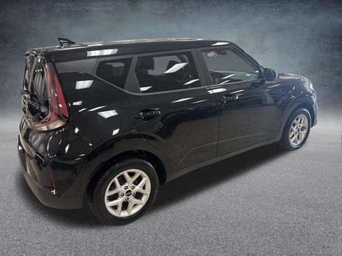 Used 2023 Kia Soul LX w/ LX Technology Package FWD image 6
