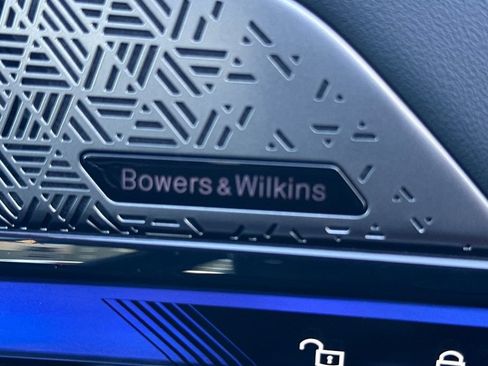 Used 2025 BMW M5 w/ Carbon Package image 19