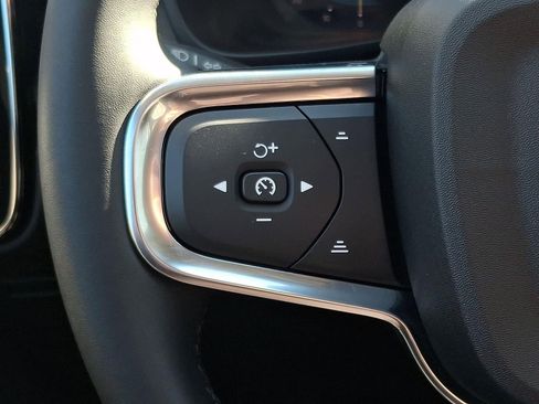 Certified 2023 Volvo XC40 B5 Plus image 22