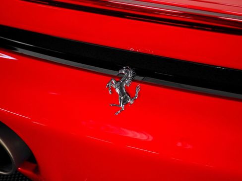 Used 2022 Ferrari SF90 Spider image 25