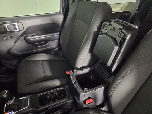 Used 2019 Jeep Wrangler Sport AWD/4WD image 19