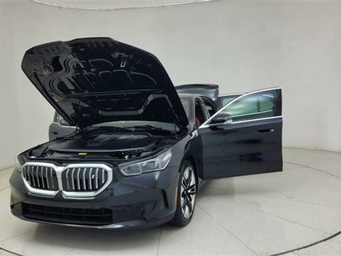 Used 2024 BMW i5 eDrive40i w/ Premium Package image 71