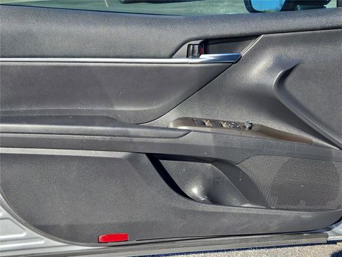 Used 2022 Toyota Camry SE image 12