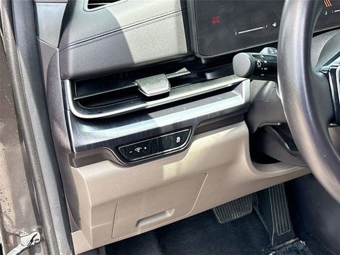 Used 2025 Kia Carnival FWD image 10