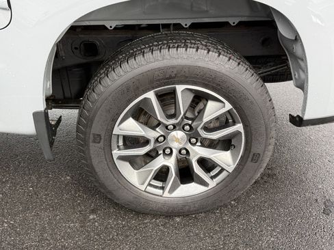 Used 2024 Chevrolet Silverado 1500 LT AWD/4WD image 10