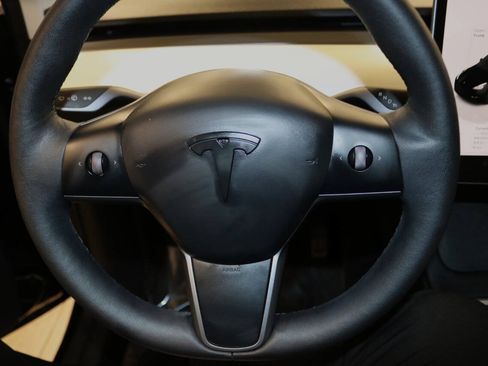 Used 2023 Tesla Model Y Long Range AWD/4WD image 41