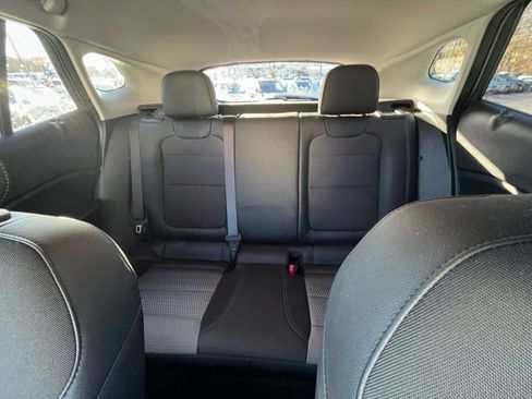 Used 2025 Chevrolet Trax LT image 32