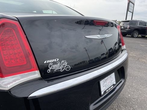 Used 2017 Chrysler 300 C image 20