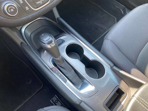 Used 2017 Chevrolet Malibu LT image 18