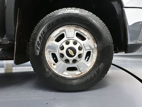 Used 2011 Chevrolet Silverado 2500 LT w/ Interior Plus Package AWD/4WD image 16