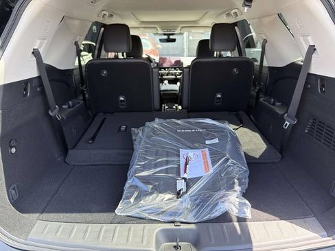 New 2026 Nissan Pathfinder SL w/ SL Premium Package AWD/4WD image 9
