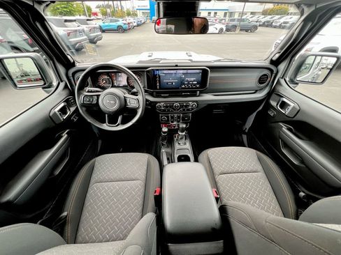 Used 2024 Jeep Gladiator Mojave w/ Safety Group image 18