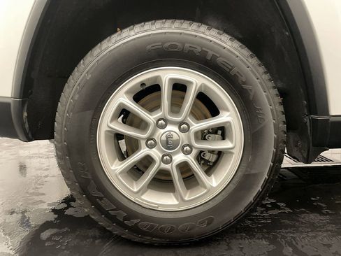 Used 2020 Jeep Grand Cherokee Laredo image 26