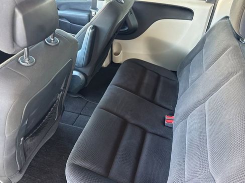 Used 2018 Dodge Grand Caravan SE w/ UConnect Hands-Free Group image 6