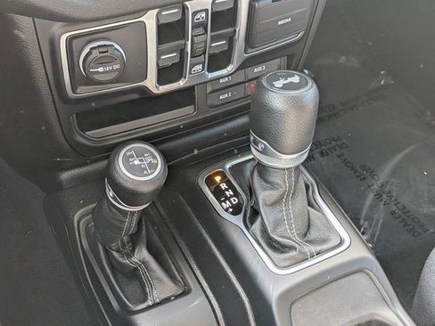 Used 2024 Jeep Wrangler Sport S w/ LED Headlamp & Fog Lamp Group image 12