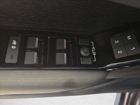 New 2026 Land Rover Range Rover Velar Dynamic SE image 26