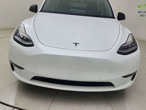 Used 2022 Tesla Model Y Long Range AWD/4WD image 2