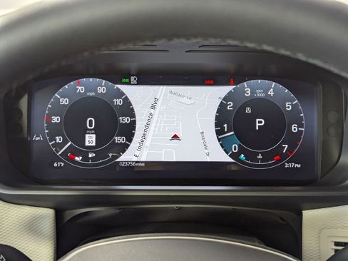 Used 2024 Land Rover Discovery Dynamic SE image 7